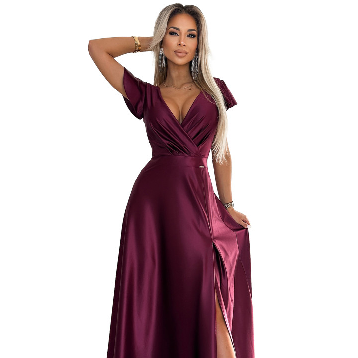 CRYSTAL saténové dlouhé šaty s výstřihem - BORDÓ