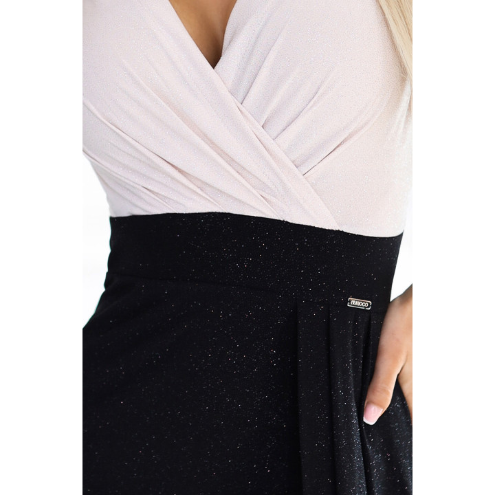 Lesklé šaty s krátkými rukávy, výstřihem a rozparkem na noze – černé a béžové s brokátem