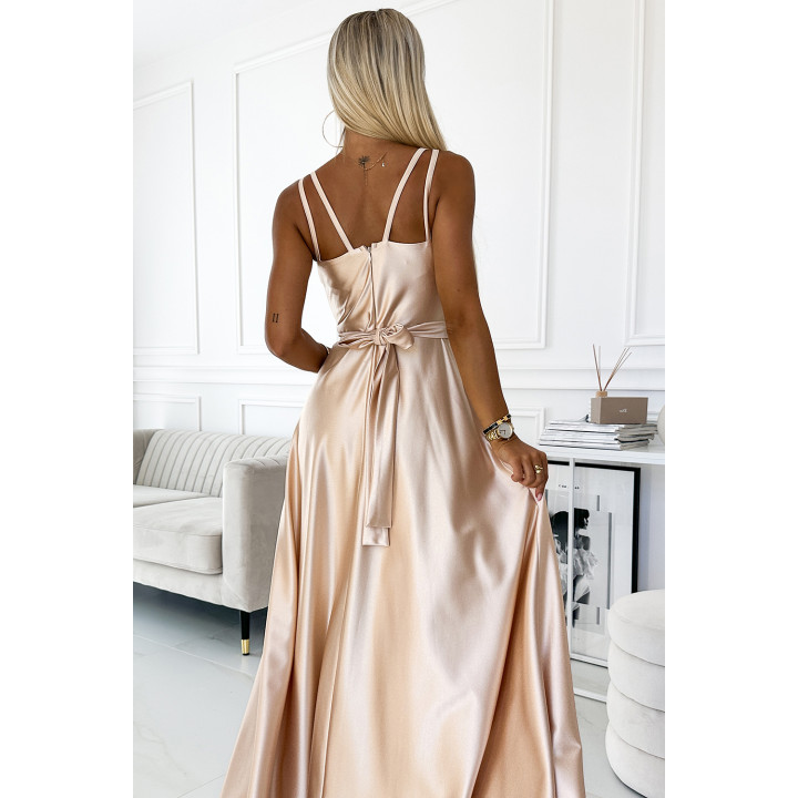 Dlouhé saténové šaty s výstřihem a dvojitými ramínky - ZLATO