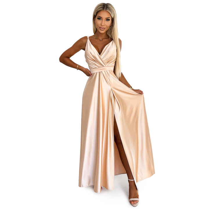 Dlouhé saténové šaty s výstřihem a dvojitými ramínky - ZLATO