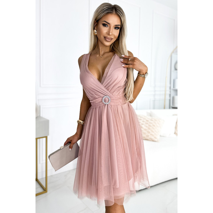 OLGA tylový šaty s výstřihem a ozdobnou sponou - ŠPINAVÁ RŮŽOVÁ