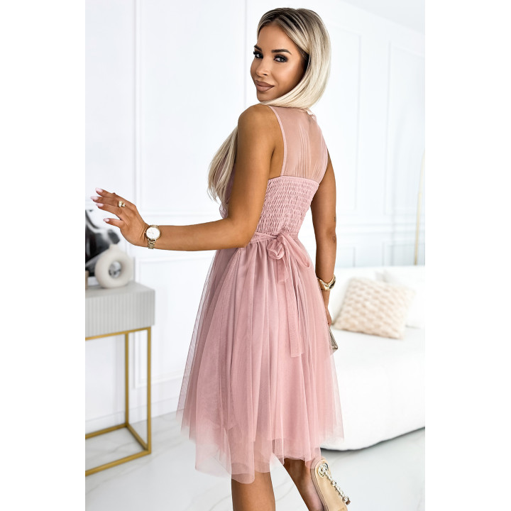 OLGA tylový šaty s výstřihem a ozdobnou sponou - ŠPINAVÁ RŮŽOVÁ