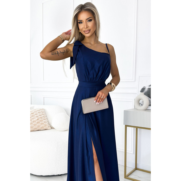 Dlouhé lesklé šaty s jedním ramenem a mašlí - NAVY BLUE
