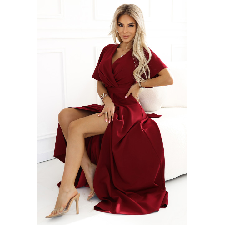 JENNIFER dlouhé šaty s rozparkem na noze, rukávem a výstřihem - BORDÓ