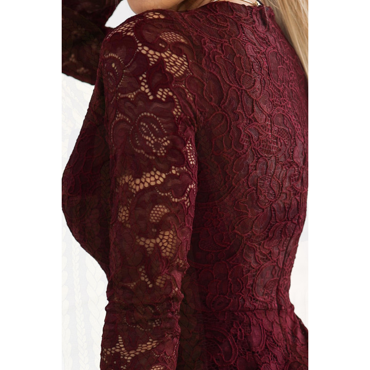 Krajkové šaty s dlouhými rukávy a výstřihem - TMAVÁ BORDO