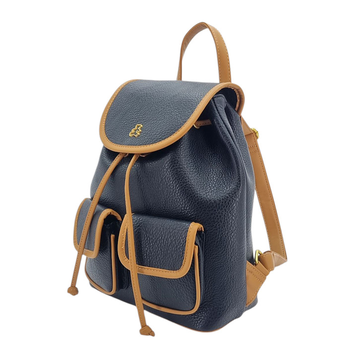 Černý prostorný dámský batoh s klopou LULU CASTAGNETTE