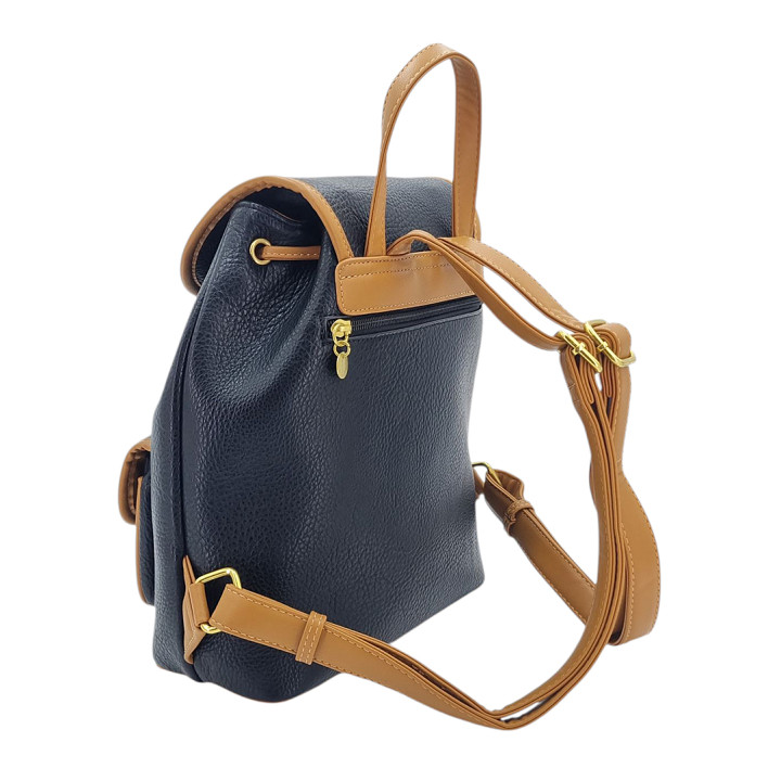 Černý prostorný dámský batoh s klopou LULU CASTAGNETTE