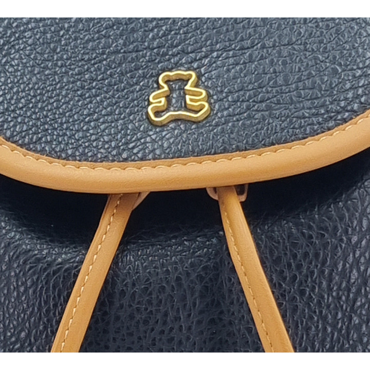 Černý prostorný dámský batoh s klopou LULU CASTAGNETTE