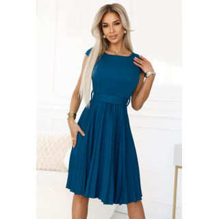 LILA Klasické plisované šaty s krátkými rukávy a páskem – barva MORSKI