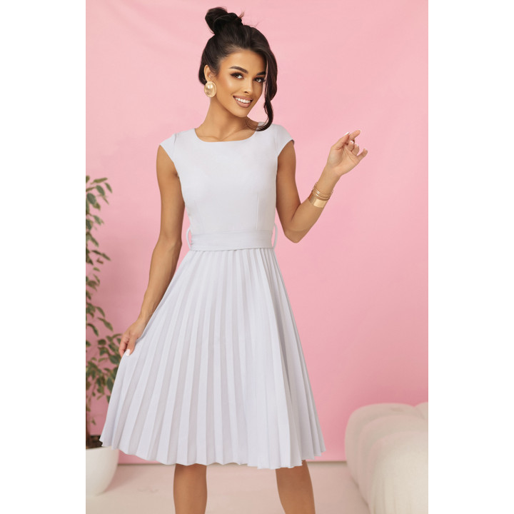 LILA Plisovaná sukně s krátkými rukávy a páskem – ŠEDÁ