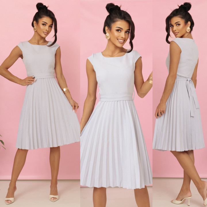 LILA Plisovaná sukně s krátkými rukávy a páskem – ŠEDÁ