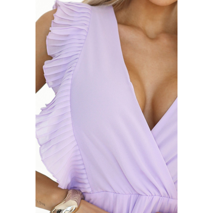 EMILY Plisovaná sukienka z falbankami i dekoltem - barva WRZOSOWY