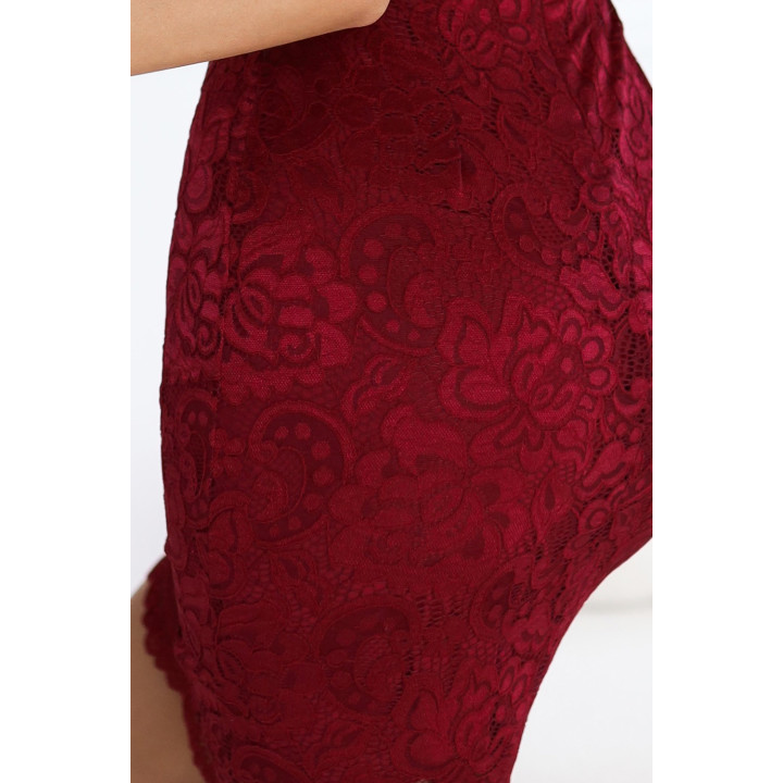 Krajková přiléhavá šaty s krátkým rukávem a výstřihem - BORDÓ